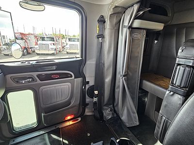 2017 Peterbilt 389