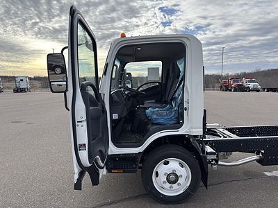 2025 Isuzu NRR GAS