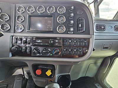 2017 Peterbilt 389