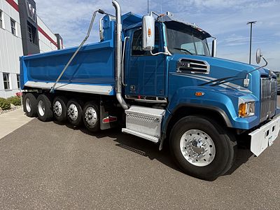 2022 WST 4700SF