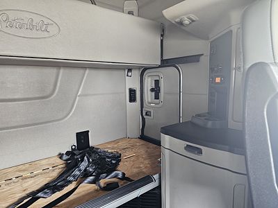2023 Peterbilt 579