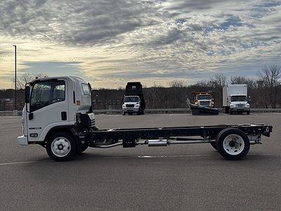 2025 Isuzu NRR GAS