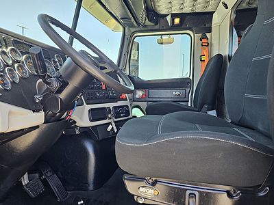 2017 WST 4700SB