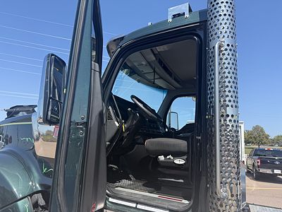 2024 Kenworth W990