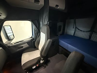 2021 Freightliner CASCADIA 126