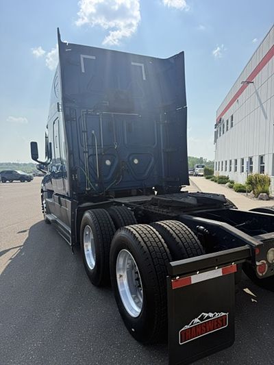 2021 Freightliner CASCADIA 126