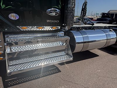 2024 Kenworth W990