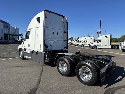 2023 Freightliner CASCADIA
