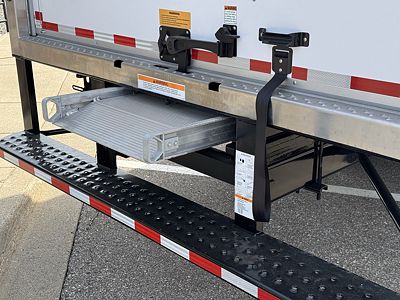2025 Isuzu NRR GAS