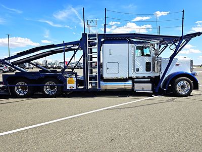 2023 Peterbilt 389