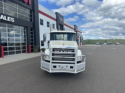 2016 Mack GU813