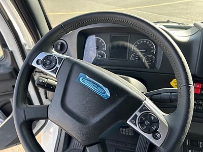 2025 Freightliner M2106
