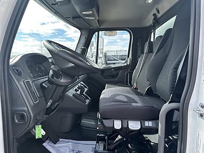 2025 Freightliner M2106