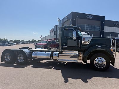 2024 Kenworth W990