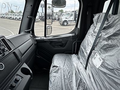 2025 Freightliner M2106