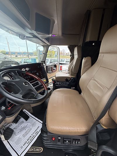 2023 Freightliner 122SD