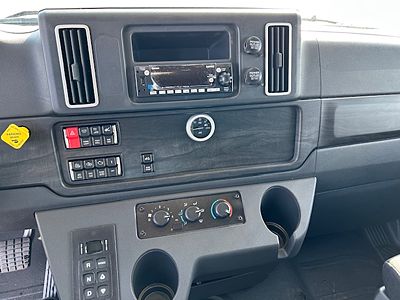 2025 Freightliner M2106