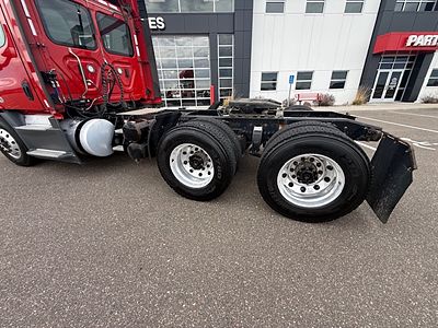 2018 Freightliner CA113DC