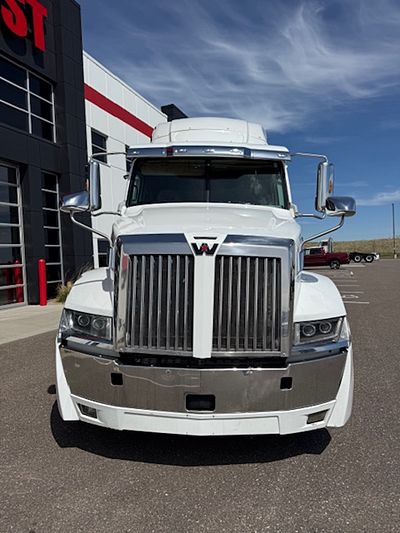 2022 WST 5700XE SLP 