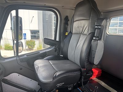 2015 Freightliner M2 106