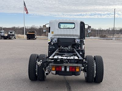 2025 Isuzu NRR GAS