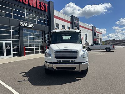 2015 Freightliner M2 106