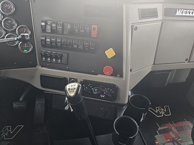 2018 WST 4700SF
