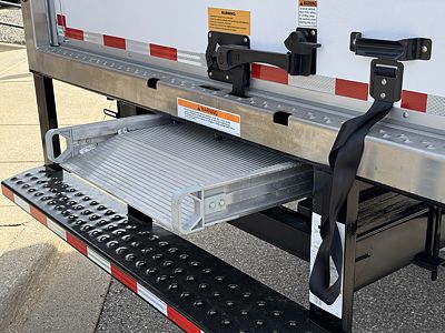 2025 Isuzu NRR GAS