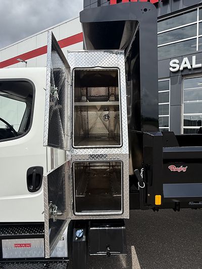 2019 Freightliner M2 106