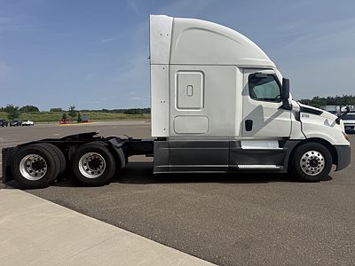2021 Freightliner CASCADIA 126