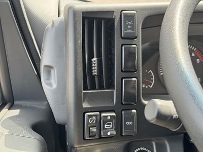 2025 Isuzu NRR GAS