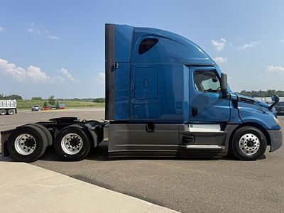 2021 Freightliner CASCADIA 126