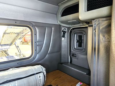 2023 Peterbilt 389