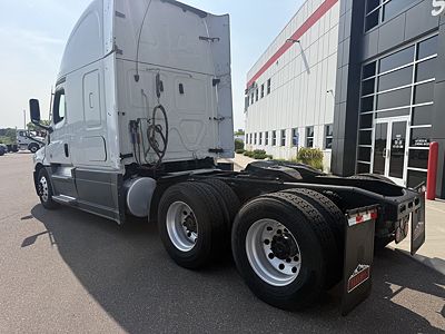 2021 Freightliner CASCADIA 126