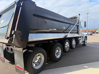 2020 WST 4700SF