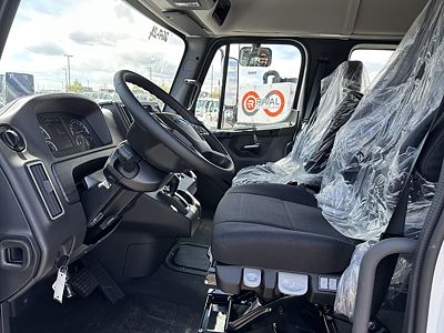 2025 Freightliner M2106