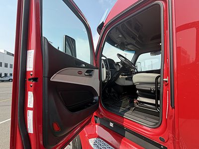 2023 Peterbilt 579
