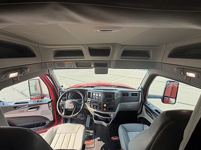2023 Peterbilt 579