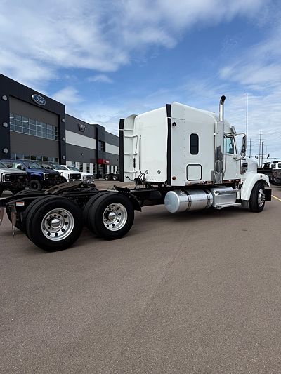 2023 Freightliner 122SD