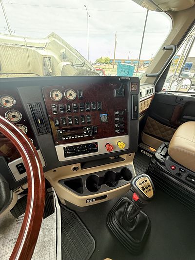 2023 Freightliner 122SD