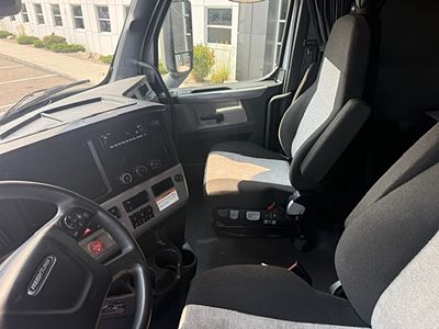 2022 Freightliner CASCADIA 126
