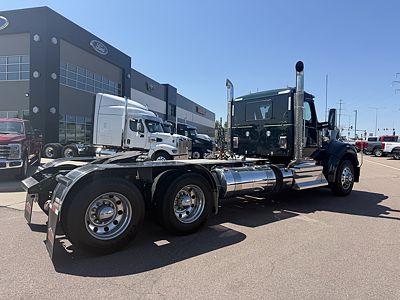 2024 Kenworth W990