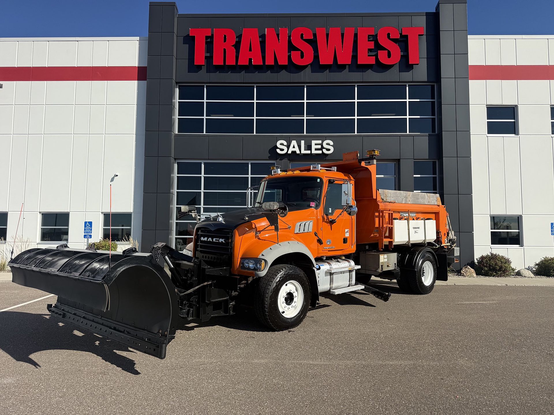 2016 Mack Granite