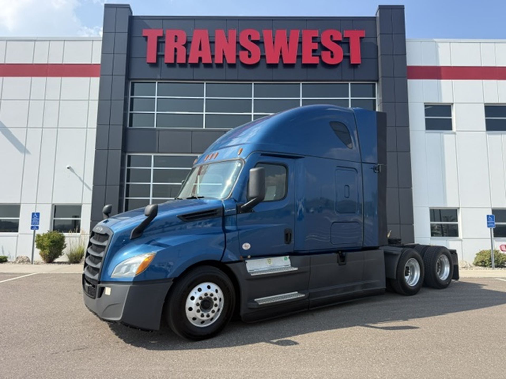 2021 Freightliner CASCADIA 126