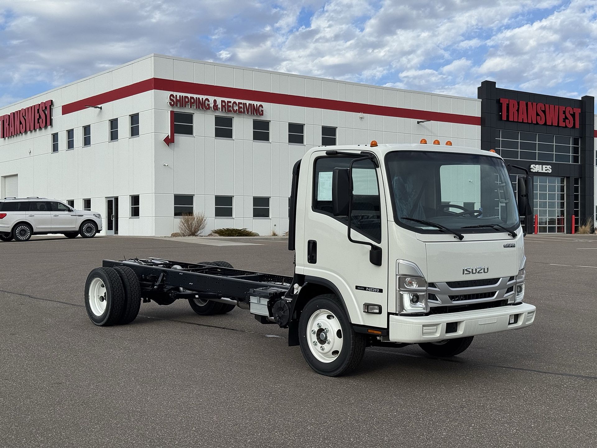 2025 Isuzu NRR GAS