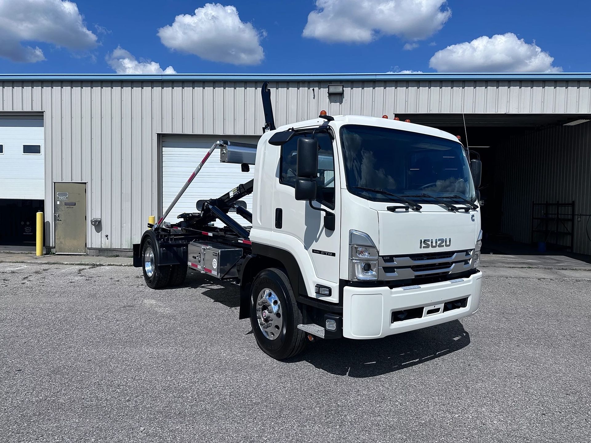 2025 Isuzu FTR