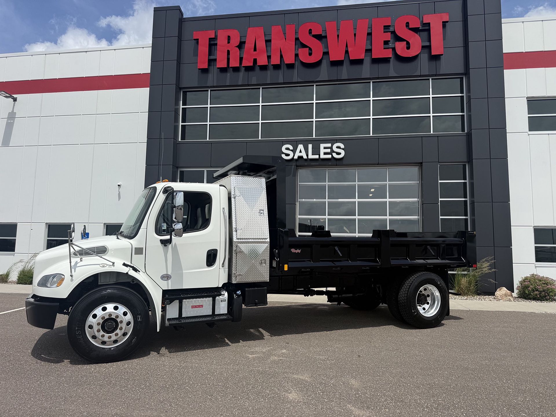 2019 Freightliner M2 106