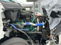 2025 Volvo VNL64T300