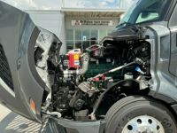 2025 Volvo VNL64T860