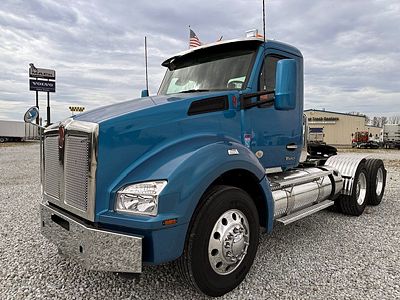 2025 Kenworth T880